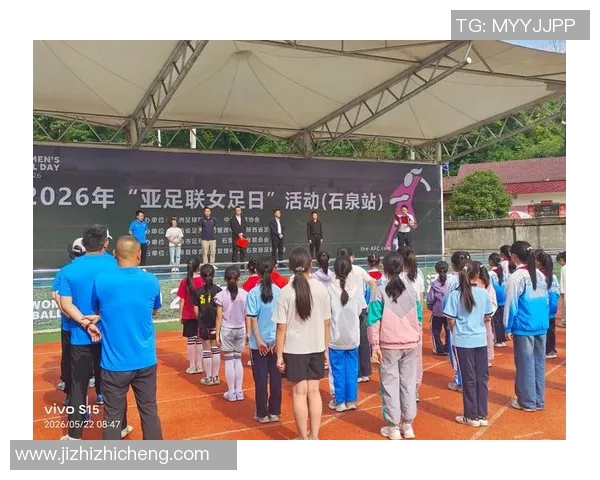 二十岁左右的足球明星女性展现青春风采与运动魅力 二十岁左右的足球明星女性展现青春风采与运动魅力